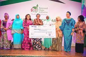 remi tinubu awarded a total of N46 million worth of scholarships to university students